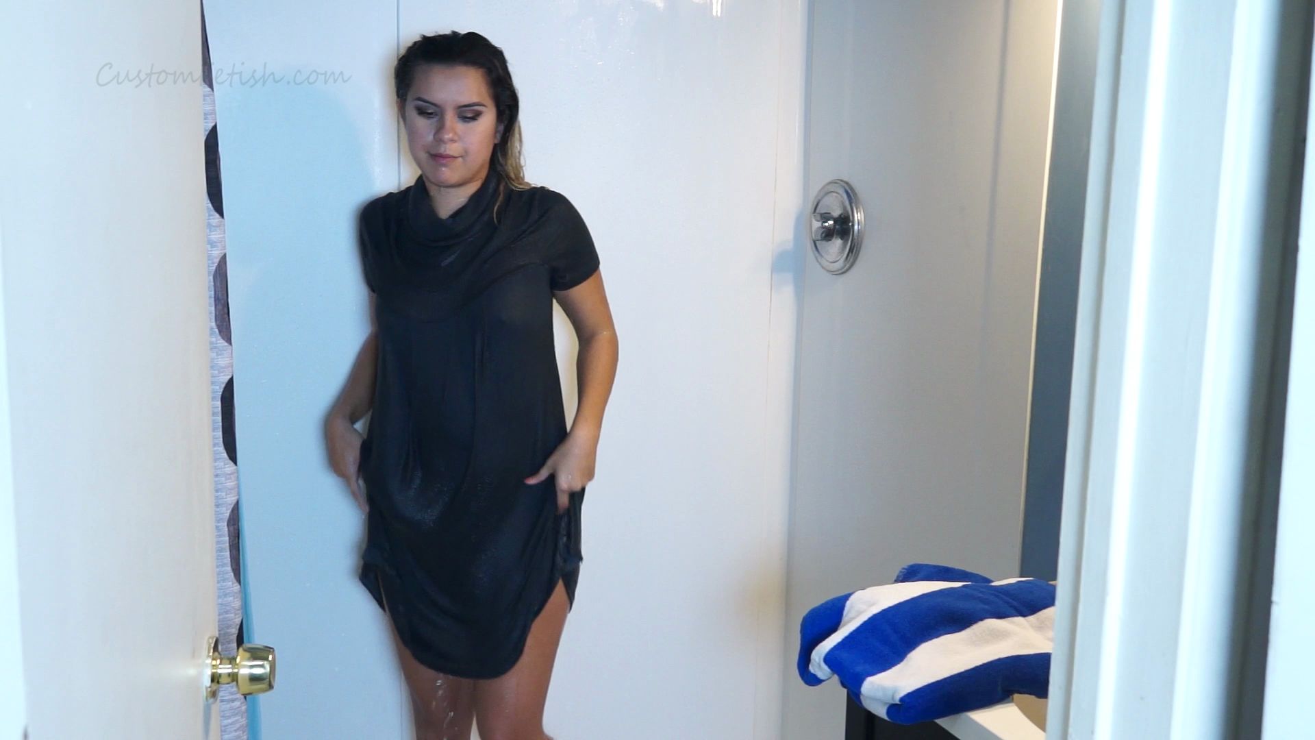 lizzy-wears-dress-in-the-showe_main.jpg